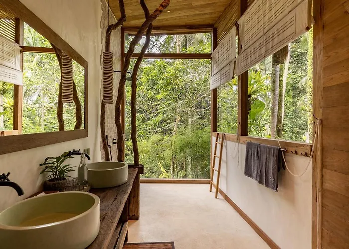 Casa Pohon Villa *