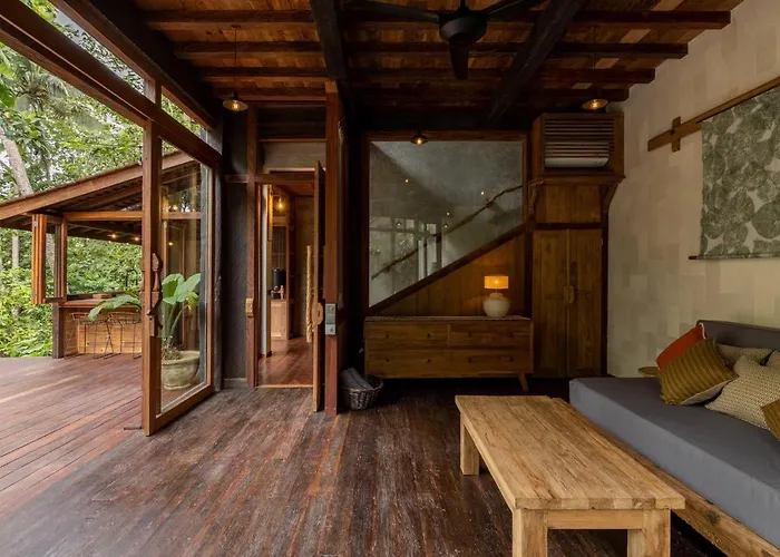 Casa Pohon Villa *