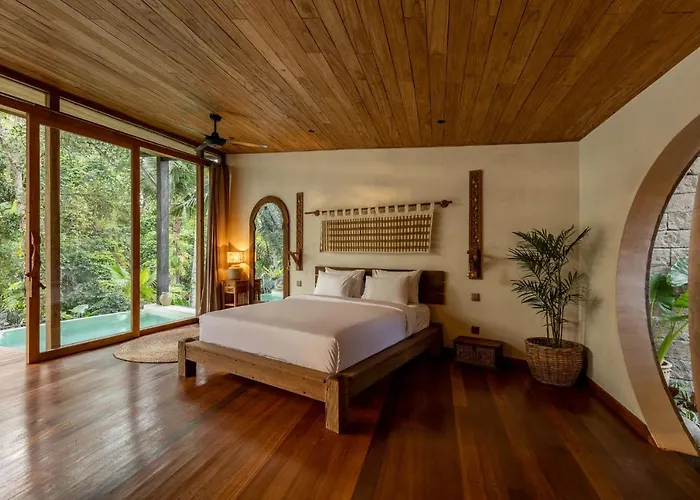 Casa Pohon Villa *