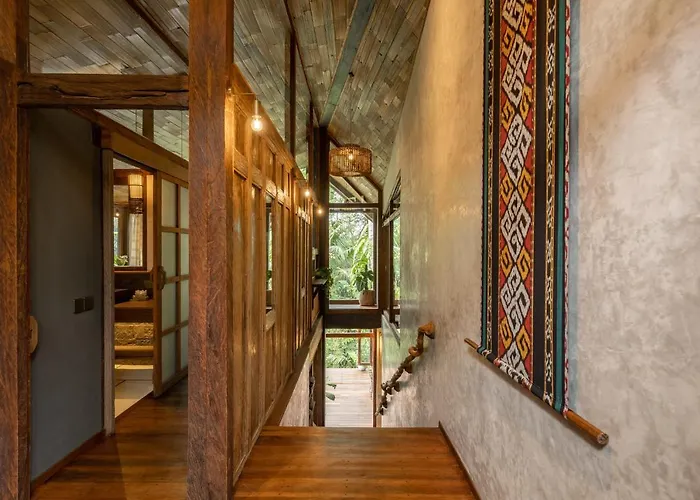 Casa Pohon Villa