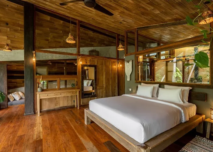 Villa Casa Pohon *