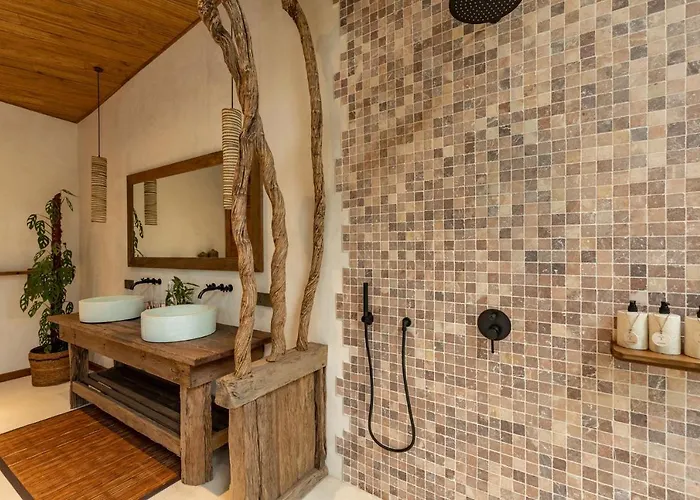 Casa Pohon Villa *