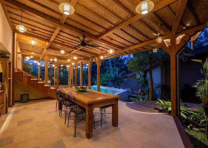 Villa Casa Pohon *